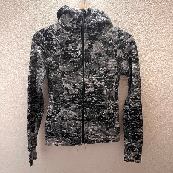 Rare Lululemon Scuba Hoodie Cotton Fleece
Masked Lace Starlight Black Size 2 - Picture 6 of 10